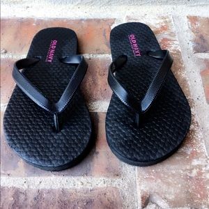 Girl 👧🏻 flip flops ☀️